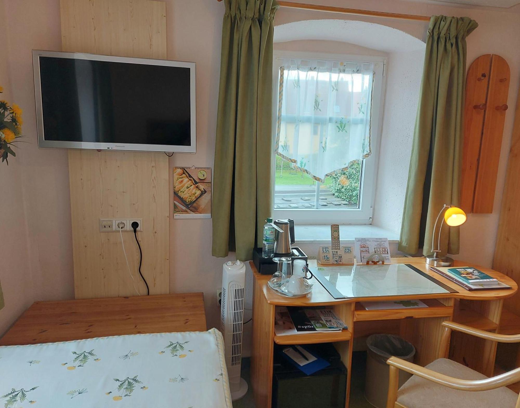 Logis L Auberge Gutshof Bischofswerda Buitenkant foto