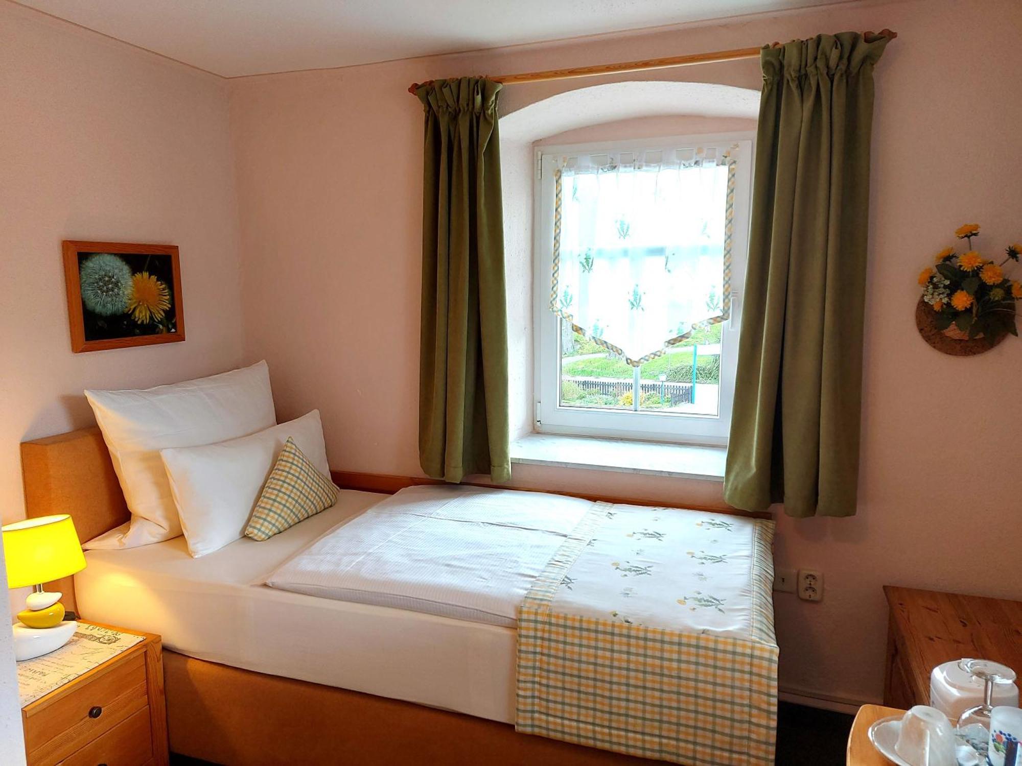 Logis L Auberge Gutshof Bischofswerda Buitenkant foto