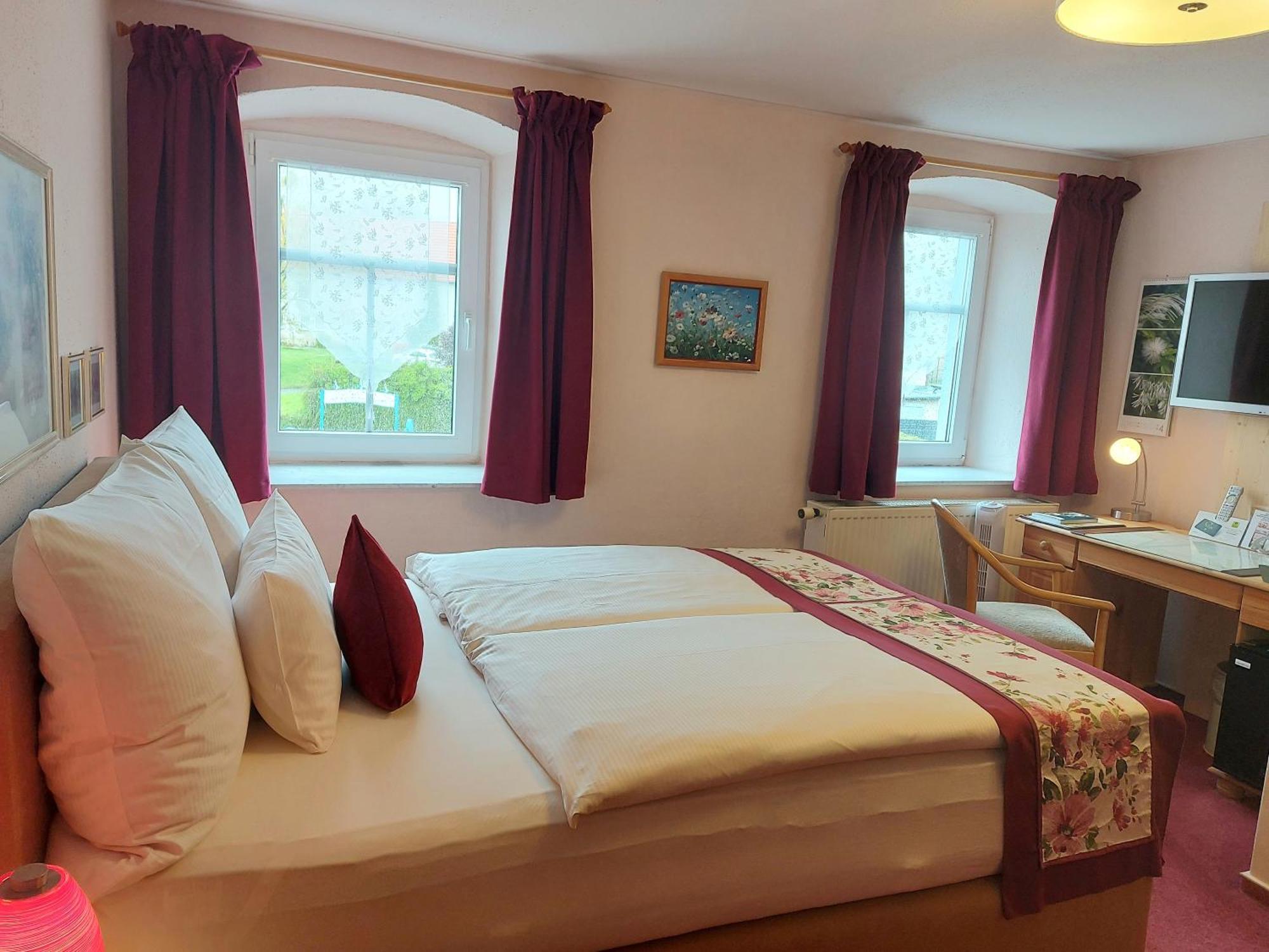 Logis L Auberge Gutshof Bischofswerda Buitenkant foto