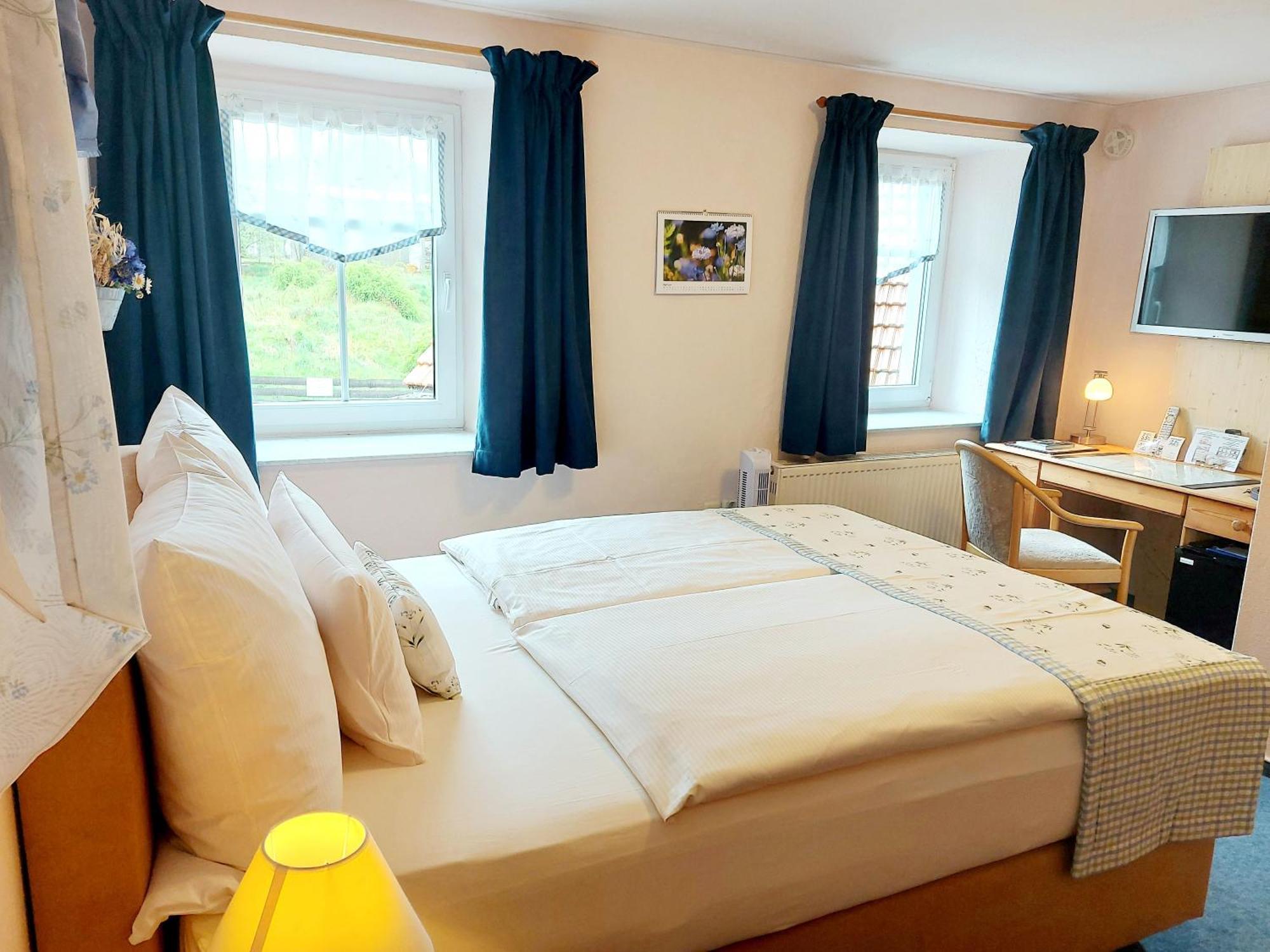 Logis L Auberge Gutshof Bischofswerda Buitenkant foto